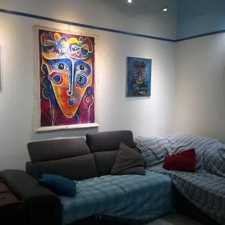 Homestay Ampia Stanza Con Bagno Privato, Centro Sassari