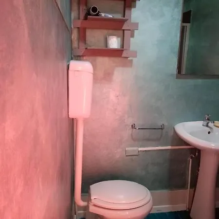 民宿 Ampia Stanza Con Bagno Privato, Centro *